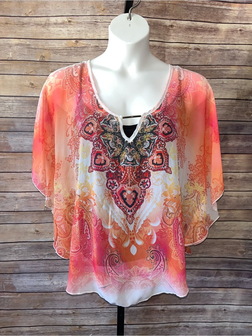 Women’s Coral Paisley V-Neck Top- Size 1X
Fits a Size XL